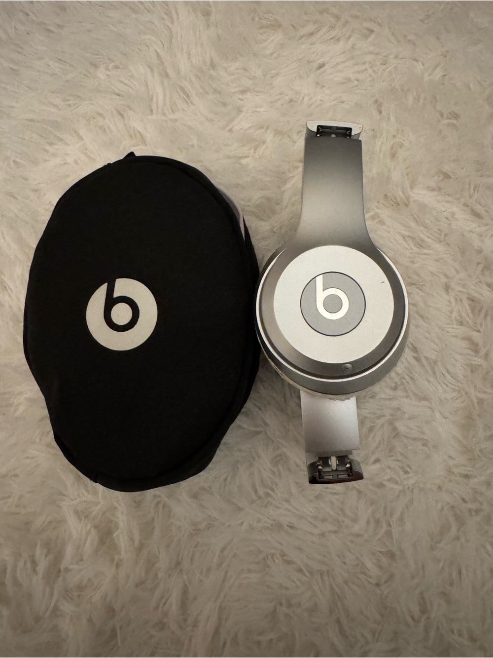 Beats by Dre Over-Ear Headphones in Silver with Black Case